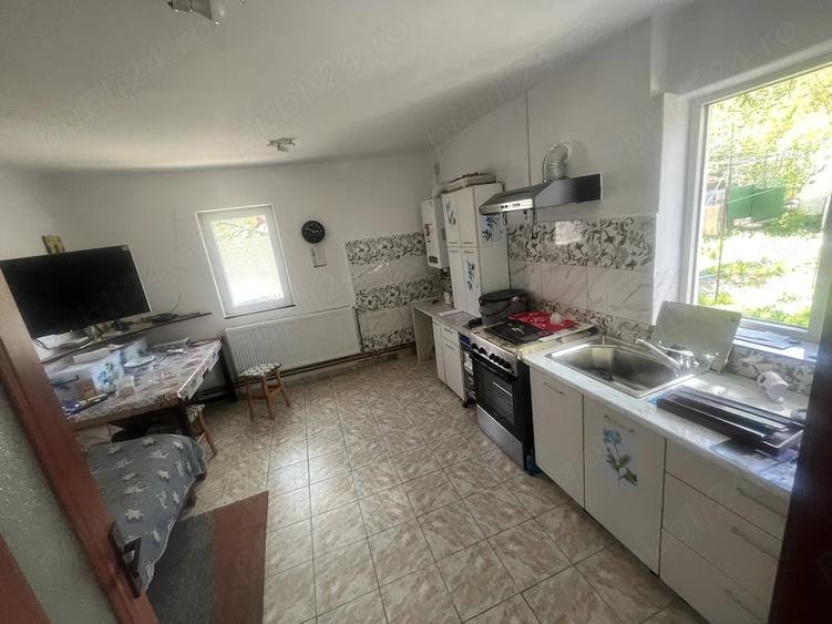 Casă cu 5 camere cu Teren 690 Mp în Central