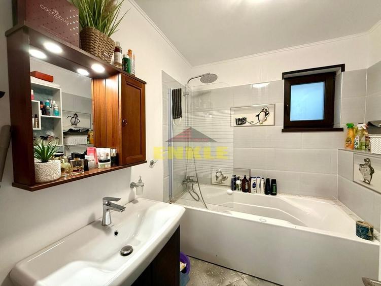 Casă individuală cu 5 camere cu Canalizare în Hudum