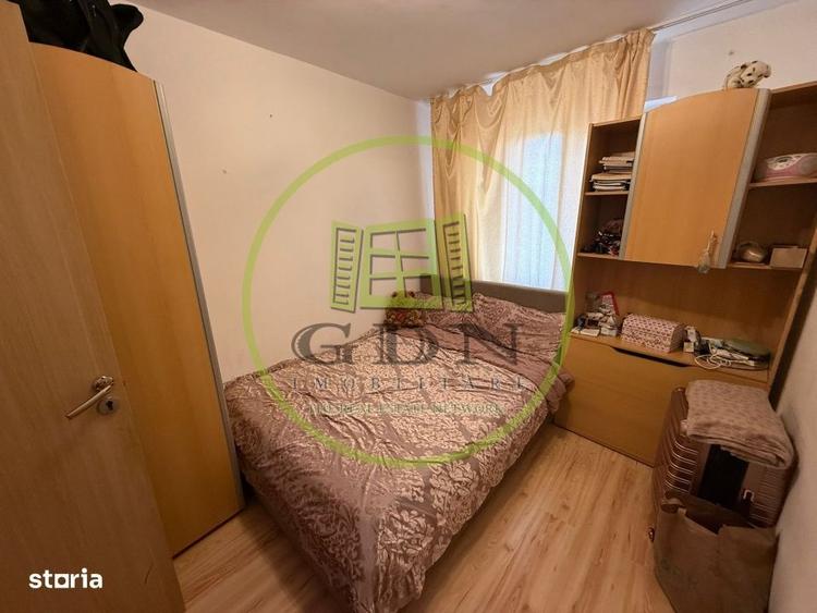 Apartament cu 3 camere semidecomandat, mobilat în Craiovița Nouă
