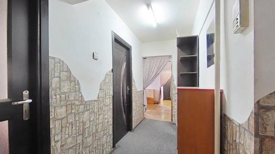 Apartament cu 3 camere semidecomandat, mobilat în P-ța Gării