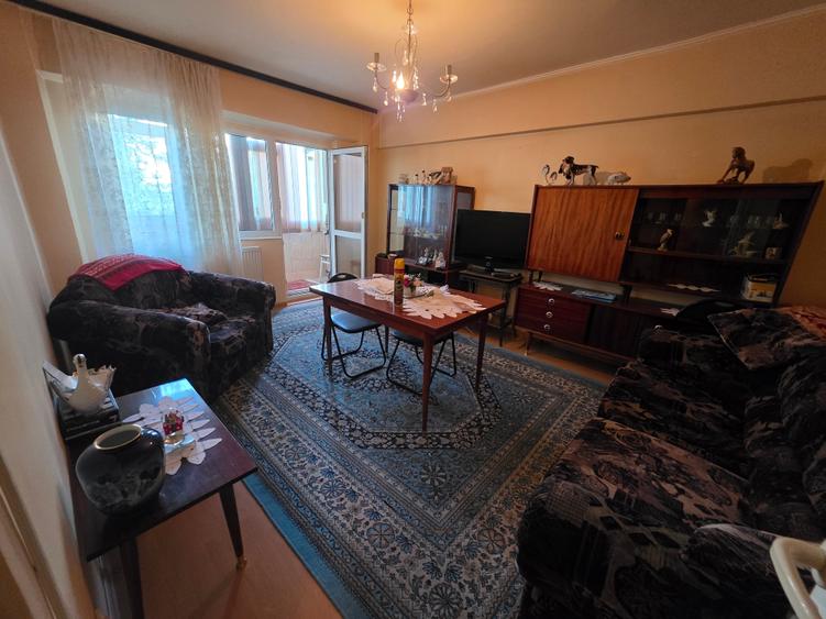 Apartament cu 4 camere decomandat în Vidin-Progresul