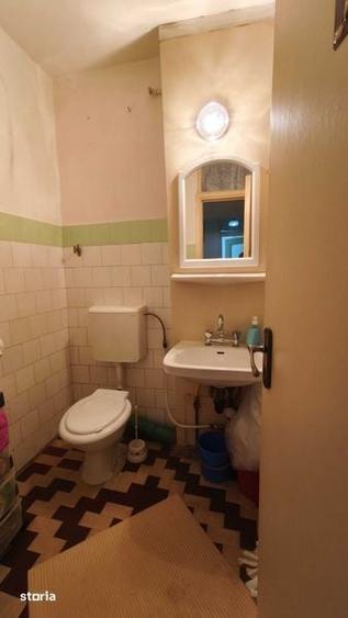 Apartament cu 3 camere decomandat în Florilor