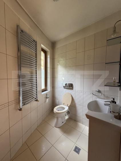 Casă individuală cu 5 camere cu Canalizare în Central
