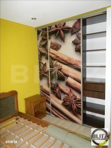Apartament cu 3 camere semidecomandat în Plopilor