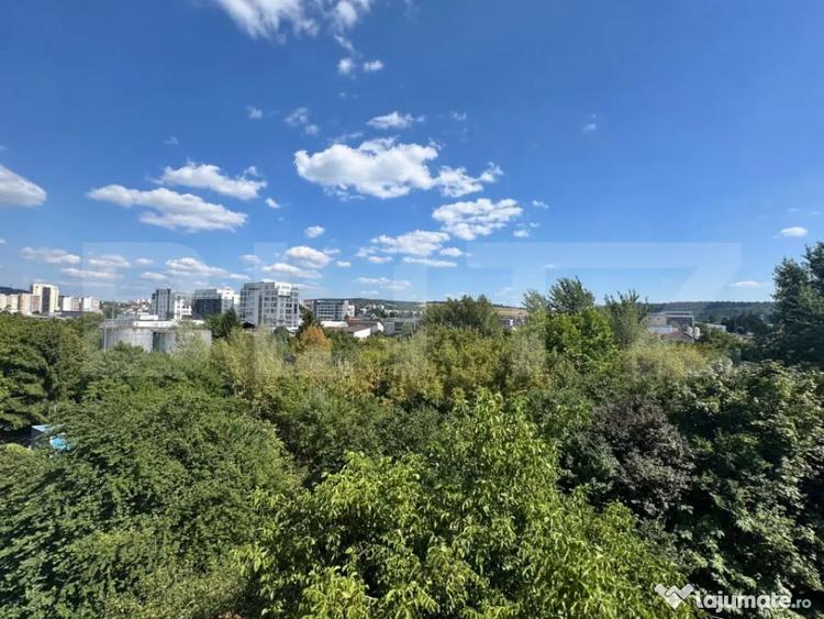 Garsonieră decomandată în Central