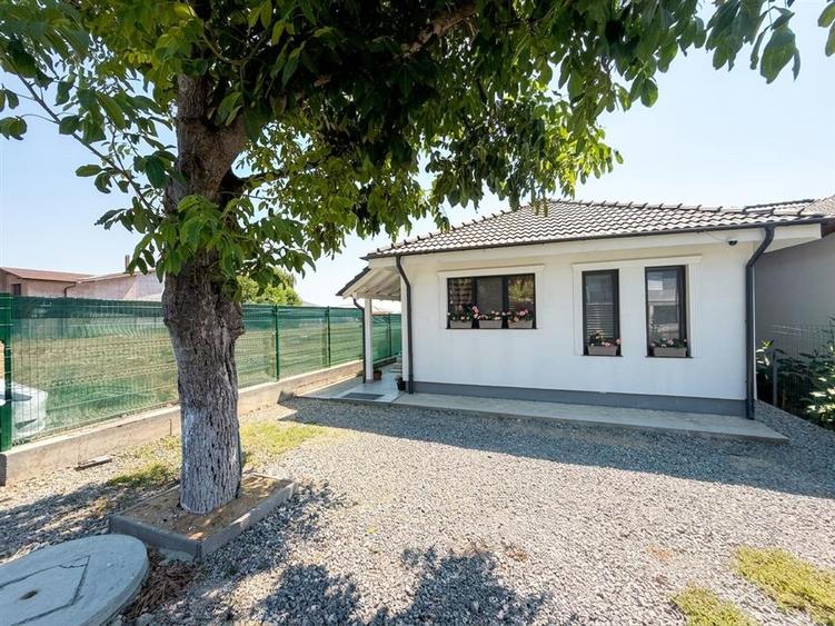 Casă cu 4 camere cu Teren 350 Mp în Podgoria