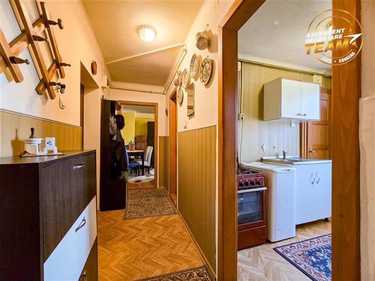 Apartament cu 2 camere decomandat în Lenin