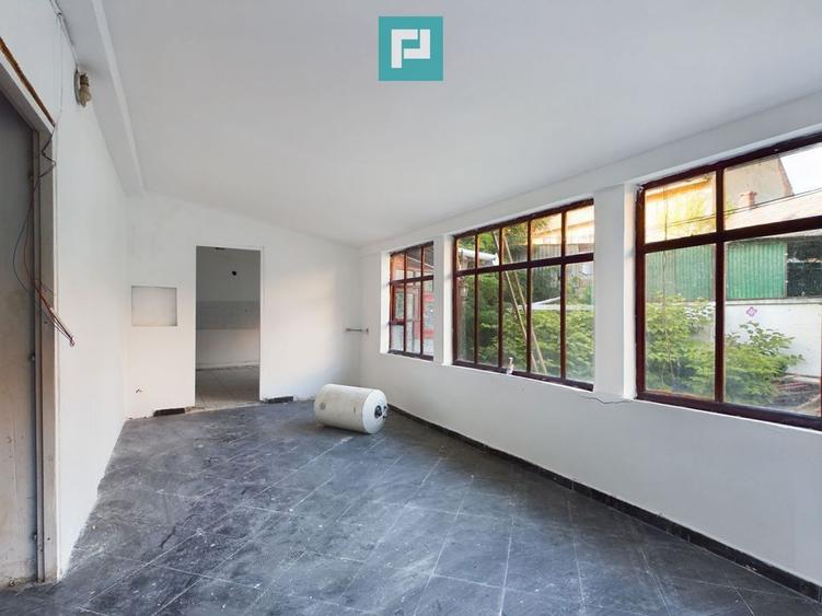 Apartament cu 3 camere semidecomandat în Central