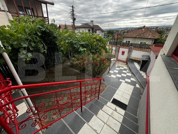 Casă individuală cu 4 camere cu Canalizare în Dâmbul Rotund