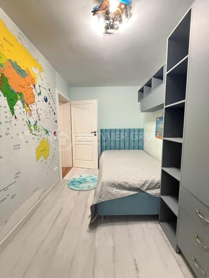 Apartament cu 3 camere în Podu Roș