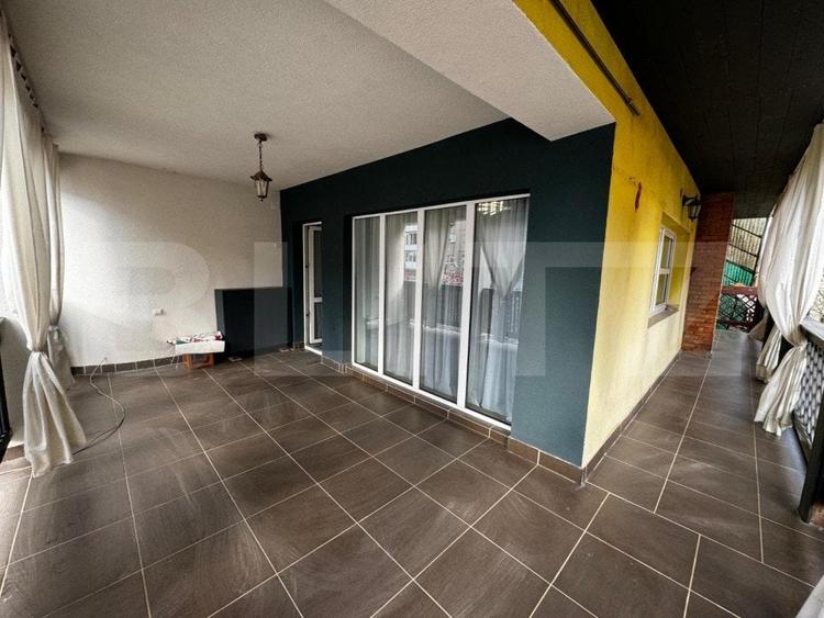 Casă individuală cu 7 camere cu Garaj în Cetate