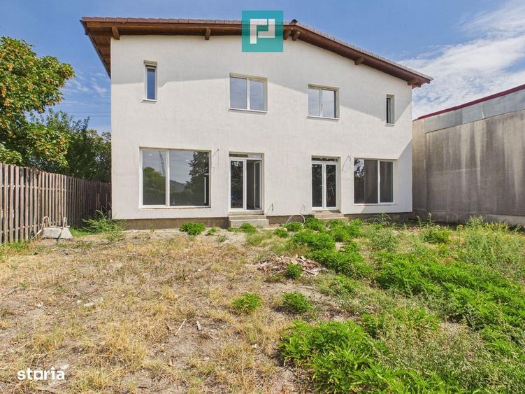Casă cu 4 camere cu Canalizare în Gai