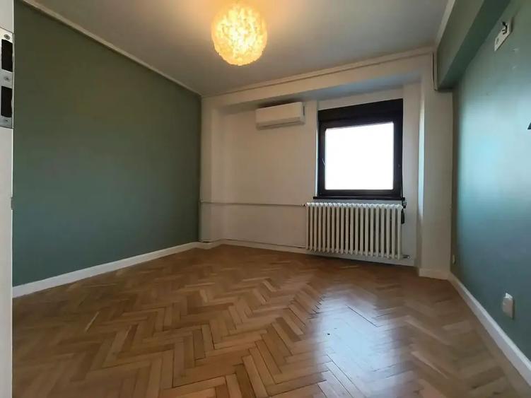 Apartament cu 5 camere decomandat în Unirii