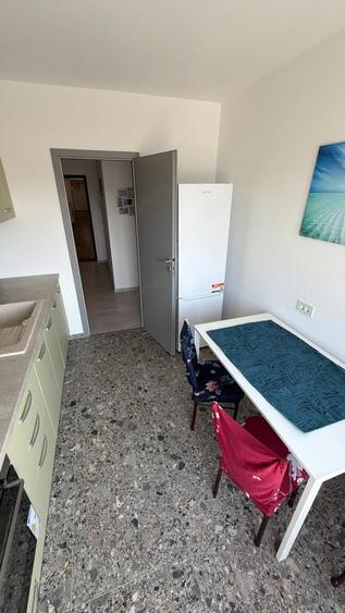 Apartament cu 2 camere decomandat în 1 Decembrie