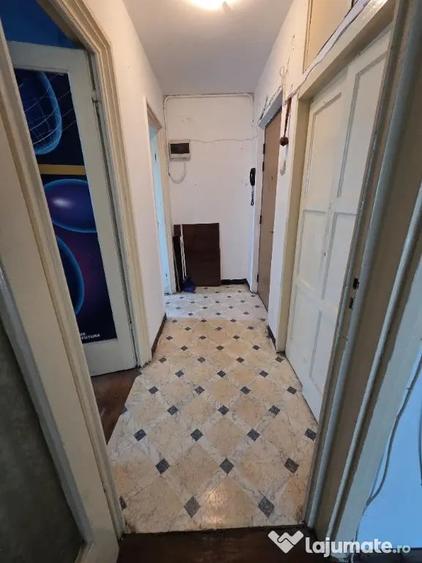 Apartament cu 3 camere semidecomandat în Domenii