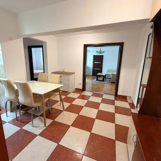 Apartament cu 3 camere semidecomandat în Decebal