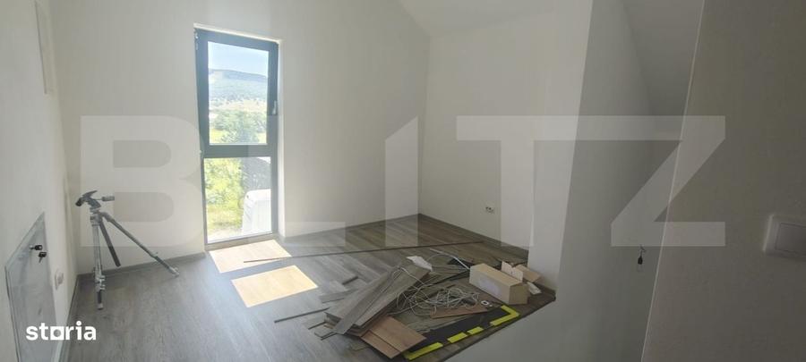 Casă cu 4 camere decomandat în Vânători