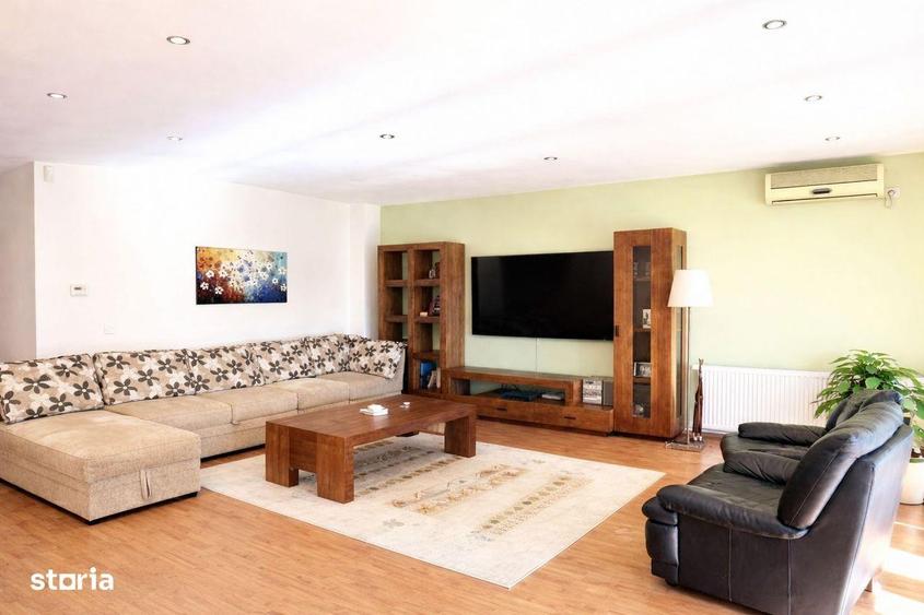 Casă cu 5 camere cu Teren 800 Mp în Ferme