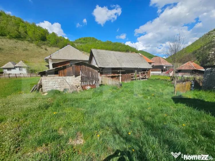 Casă cu 3 camere cu Teren 2800 Mp în Întregalde