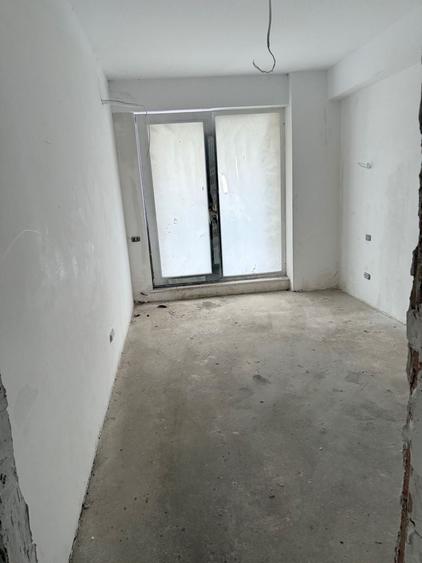 Apartament cu 4 camere semidecomandat în Unirii