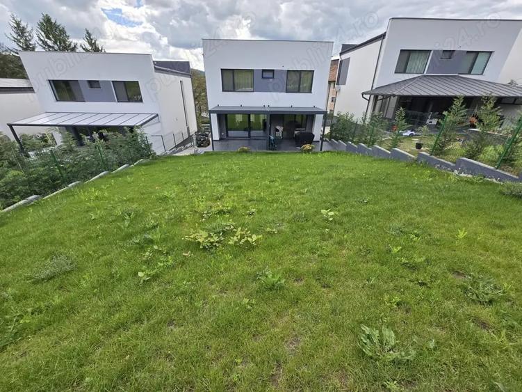 Casă cu 3 camere cu Teren 400 Mp în Central