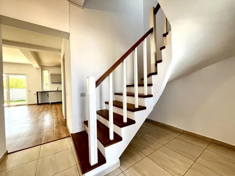 Duplex cu 5 camere cu Canalizare în Giroc