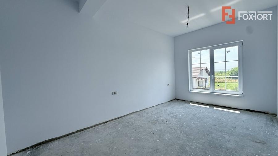 Duplex cu 5 camere cu Canalizare în Moșnița Veche
