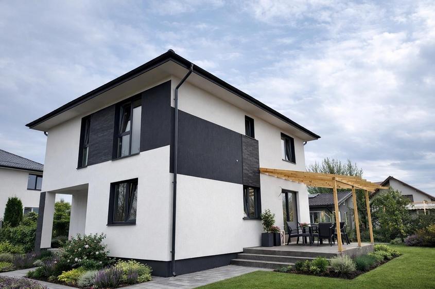 Casă individuală cu 5 camere cu Canalizare în Central