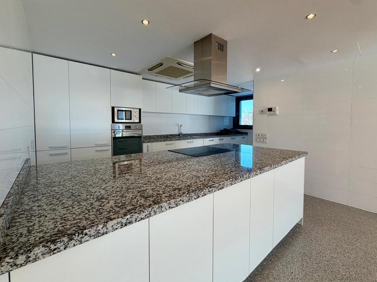 Apartament cu 4 camere decomandat în Kiseleff