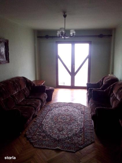 Apartament cu 4 camere decomandat în Central