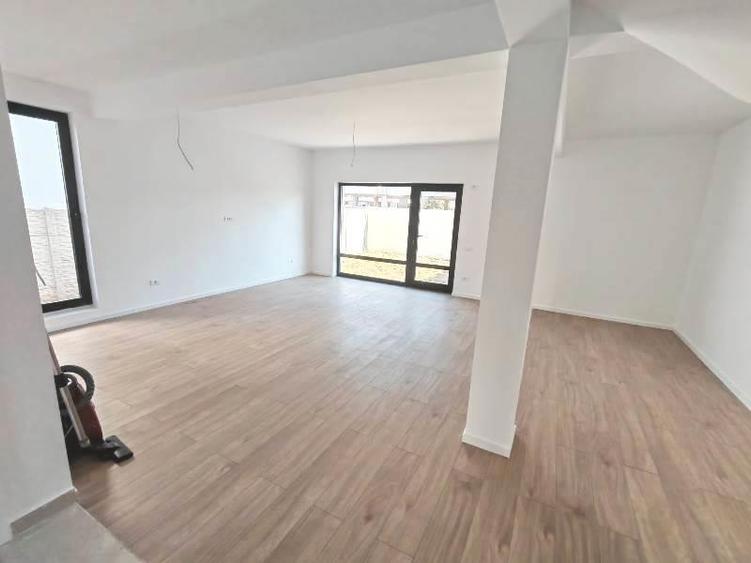 Casă cu 4 camere cu Teren 235 Mp în Prelungirea Ghencea