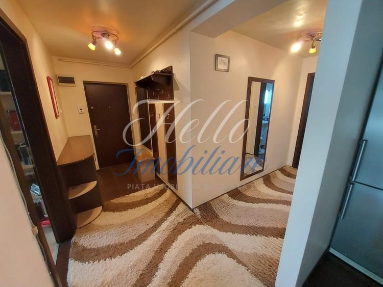 Apartament cu 3 camere semidecomandat în Florești