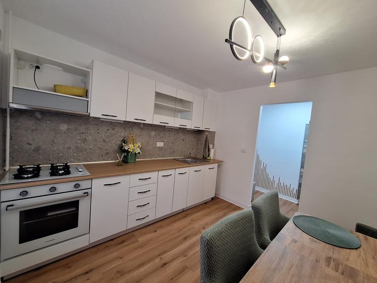 Apartament cu 2 camere semidecomandat, mobilat în Girocului