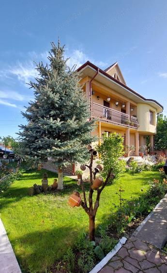 Casă cu 5 camere cu Teren 576 Mp în Roman