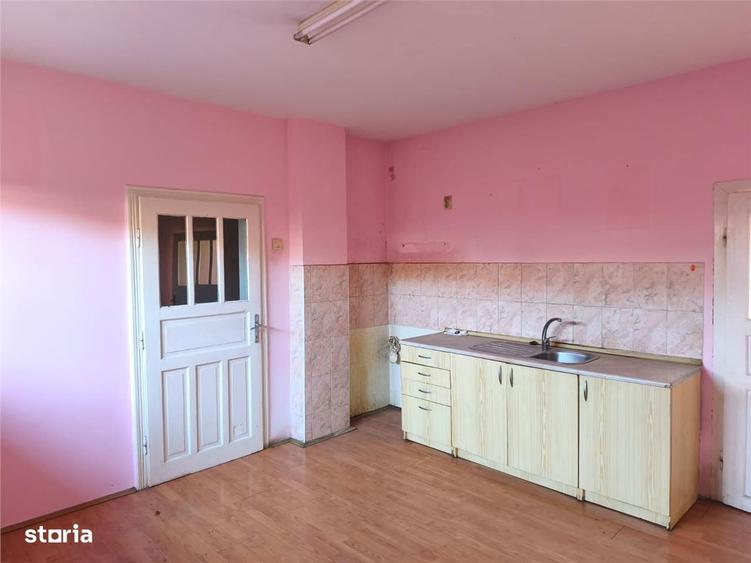 Casă cu 4 camere cu Teren 1255 Mp în 7 Noiembrie