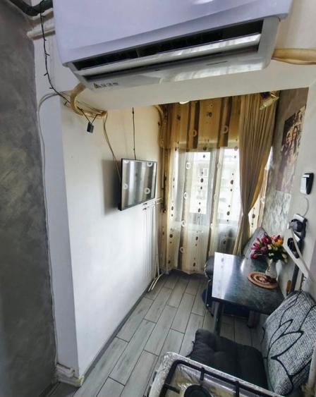 Garsonieră  decomandată  renovată complect (mobilată+utilată )  9 mai - 6