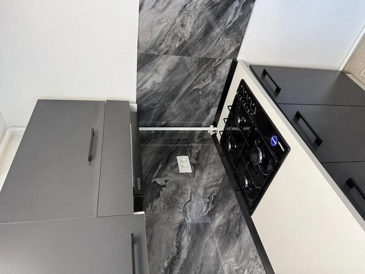 Apartament cu 4 camere decomandat în Central