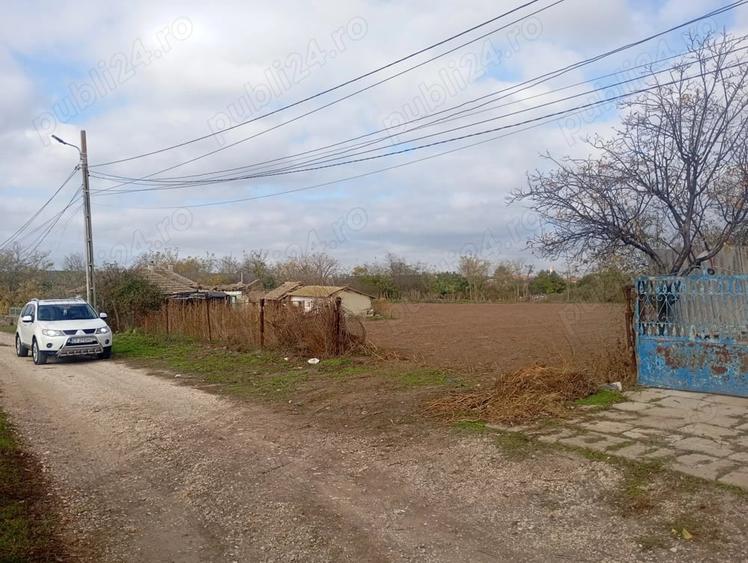 Teren de 900 mp, în Corbu