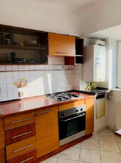 Apartament cu 3 camere decomandat, mobilat în P-ța Alba Iulia