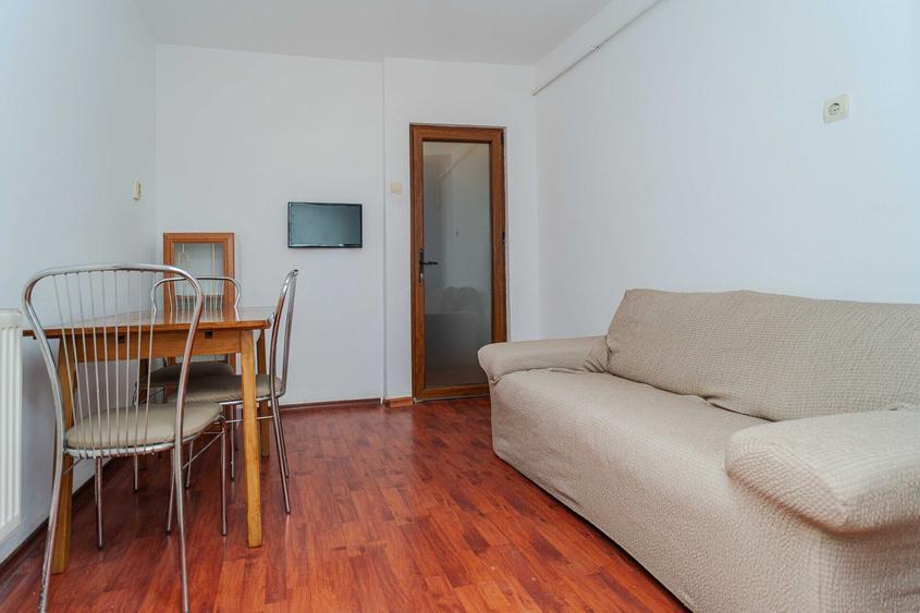 Apartament cu 3 camere decomandat, mobilat în Centru Civic