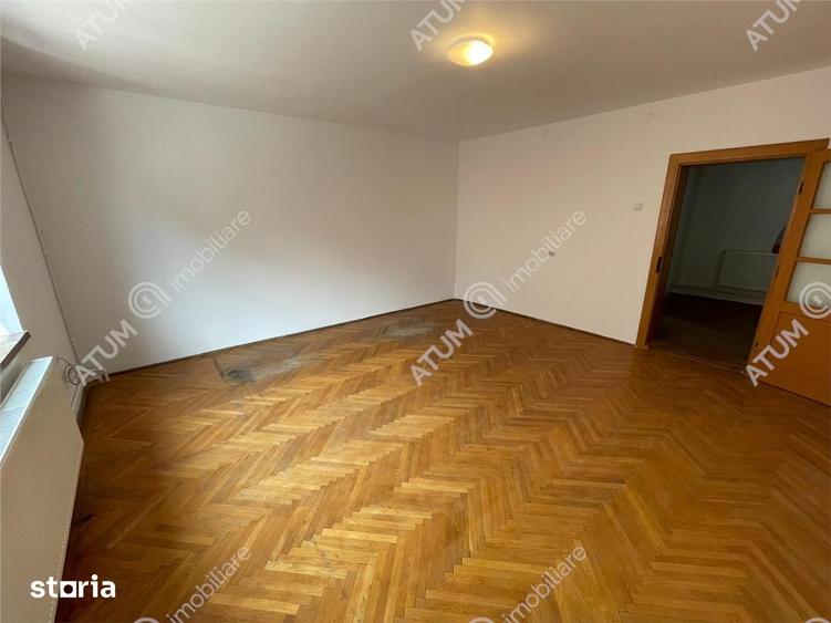 Casă cu 5 camere cu Teren 483 Mp în Trei Stejari