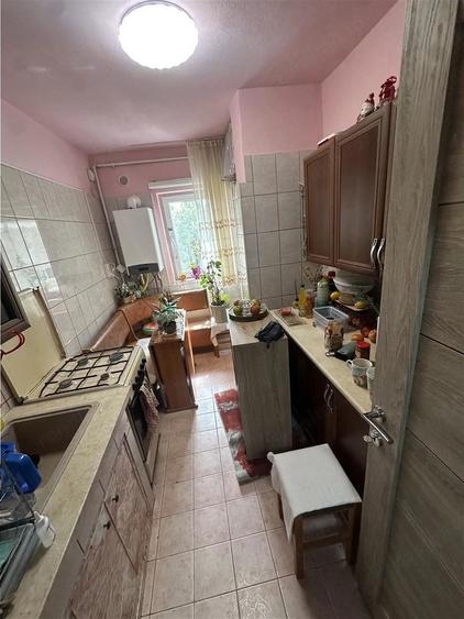 Apartament cu 3 camere decomandat în Lipovei
