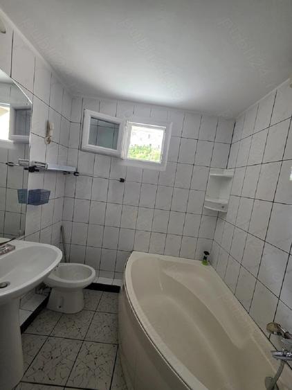 Apartament cu 3 camere semidecomandat în Dristor