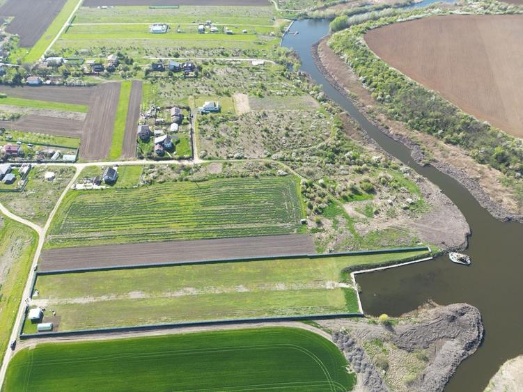 Teren Construcții intravilan de 11800 mp, în Izvorani