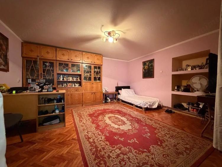 Casă cu 5 camere cu Teren 1840 Mp în Chișoda