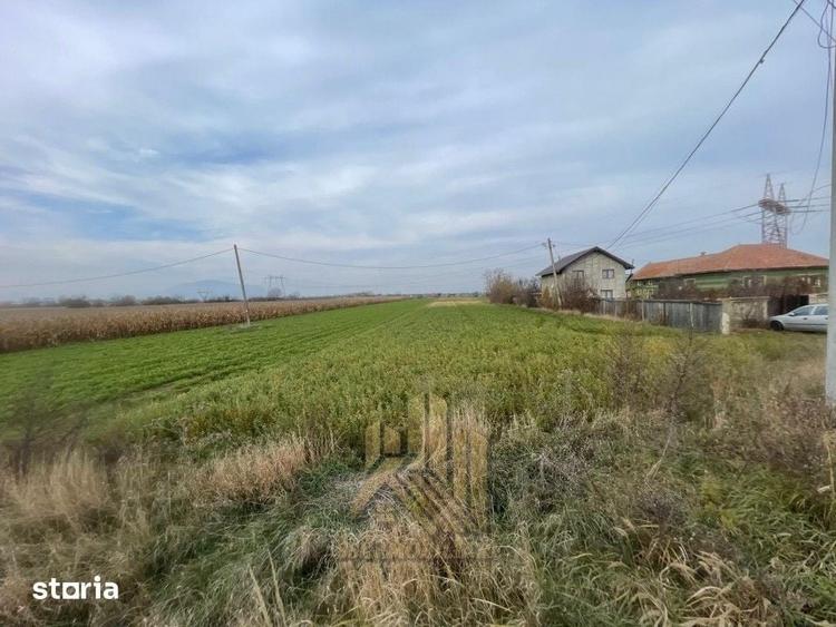 Teren de 300 mp, în Stupini