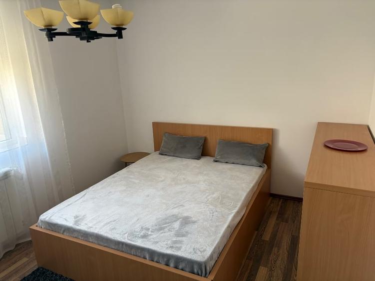 Apartament cu 3 camere semidecomandat, mobilat în Lipovei