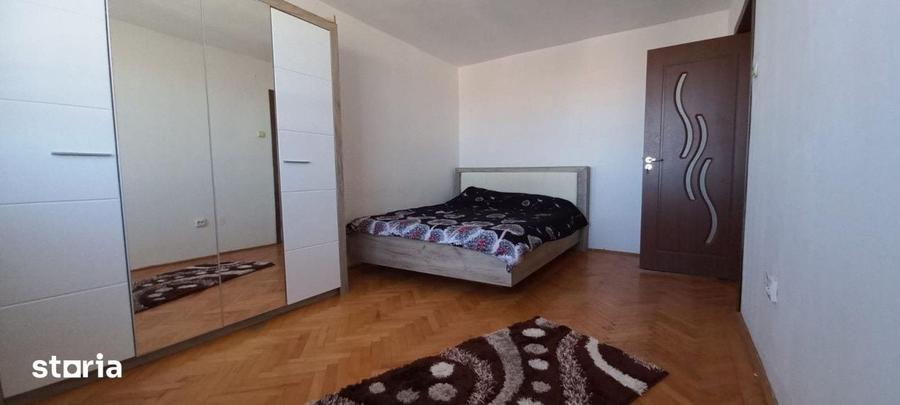 Apartament cu 3 camere în Calea București