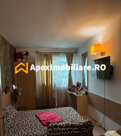 Apartament cu 3 camere decomandat în Vitan