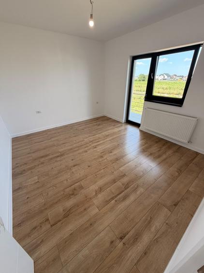 Casă individuală cu 4 camere cu Teren 394 Mp în Berceni